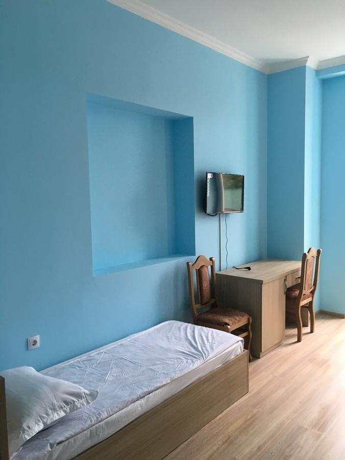 Khashuri Kmg Hotel מראה חיצוני תמונה
