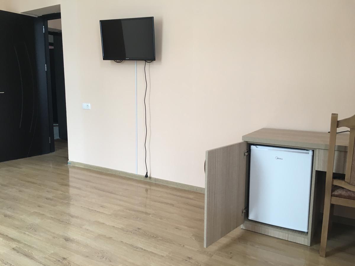 Khashuri Kmg Hotel מראה חיצוני תמונה