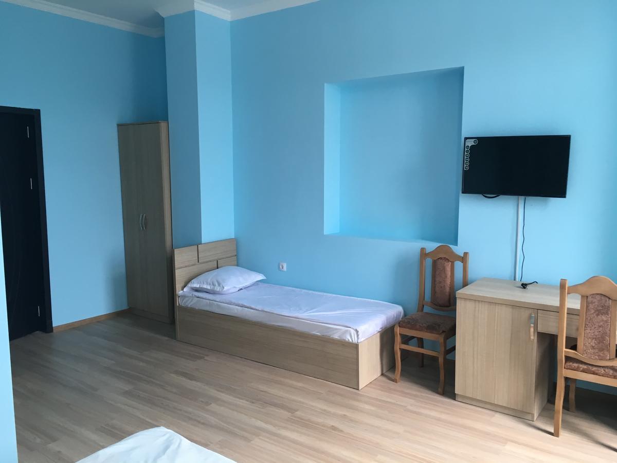Khashuri Kmg Hotel מראה חיצוני תמונה