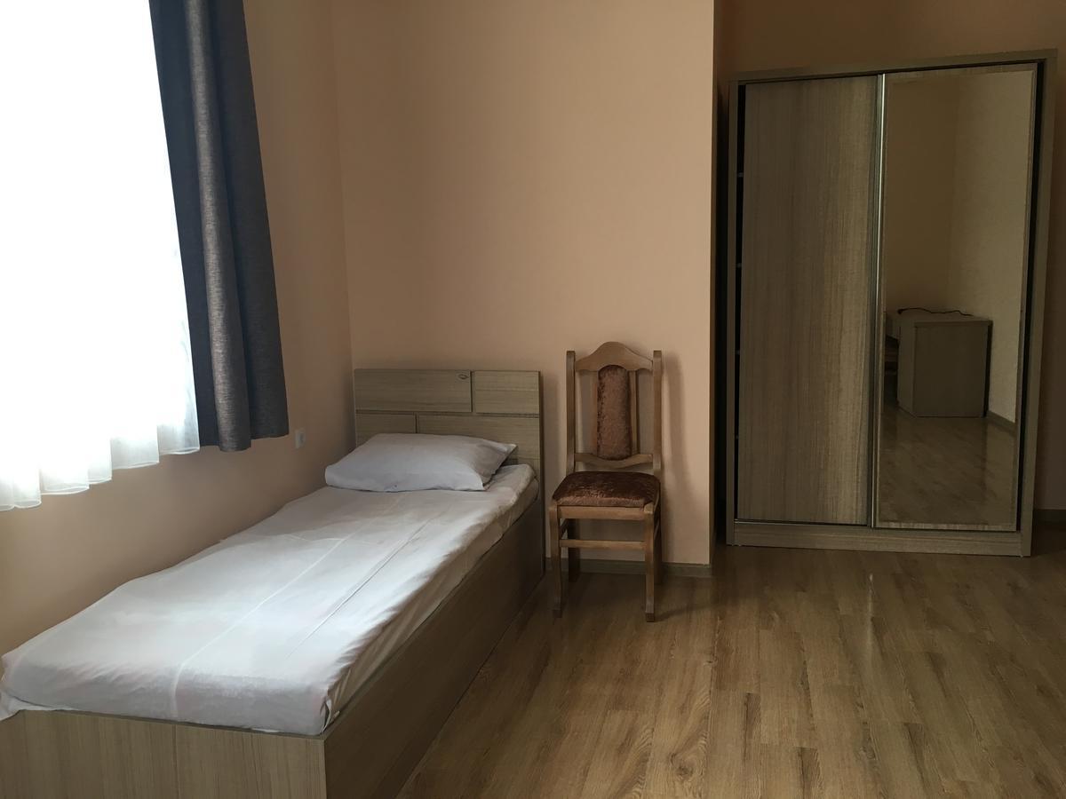 Khashuri Kmg Hotel מראה חיצוני תמונה