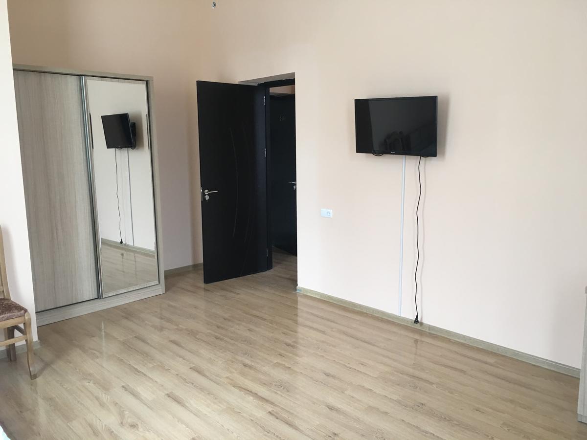 Khashuri Kmg Hotel מראה חיצוני תמונה