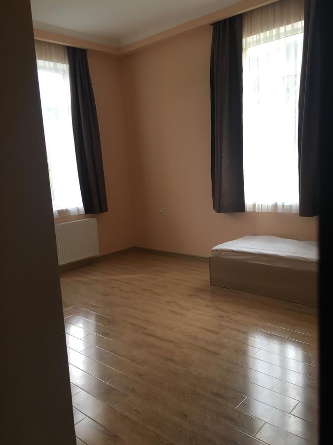 Khashuri Kmg Hotel מראה חיצוני תמונה