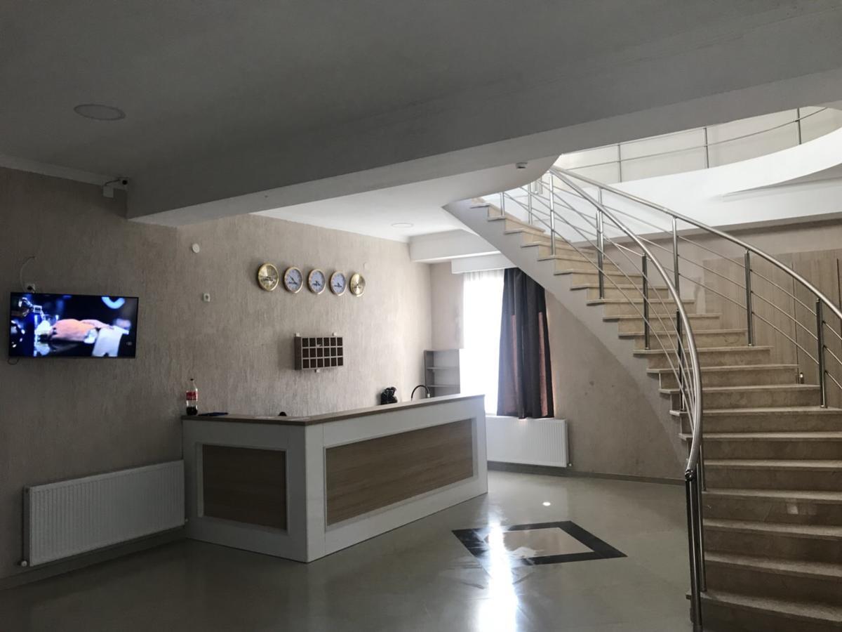 Khashuri Kmg Hotel מראה חיצוני תמונה